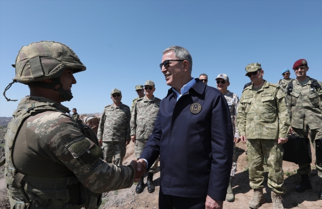 Bakan Akar: Pençe harekat bölgesini teröristlerden arındıracağız